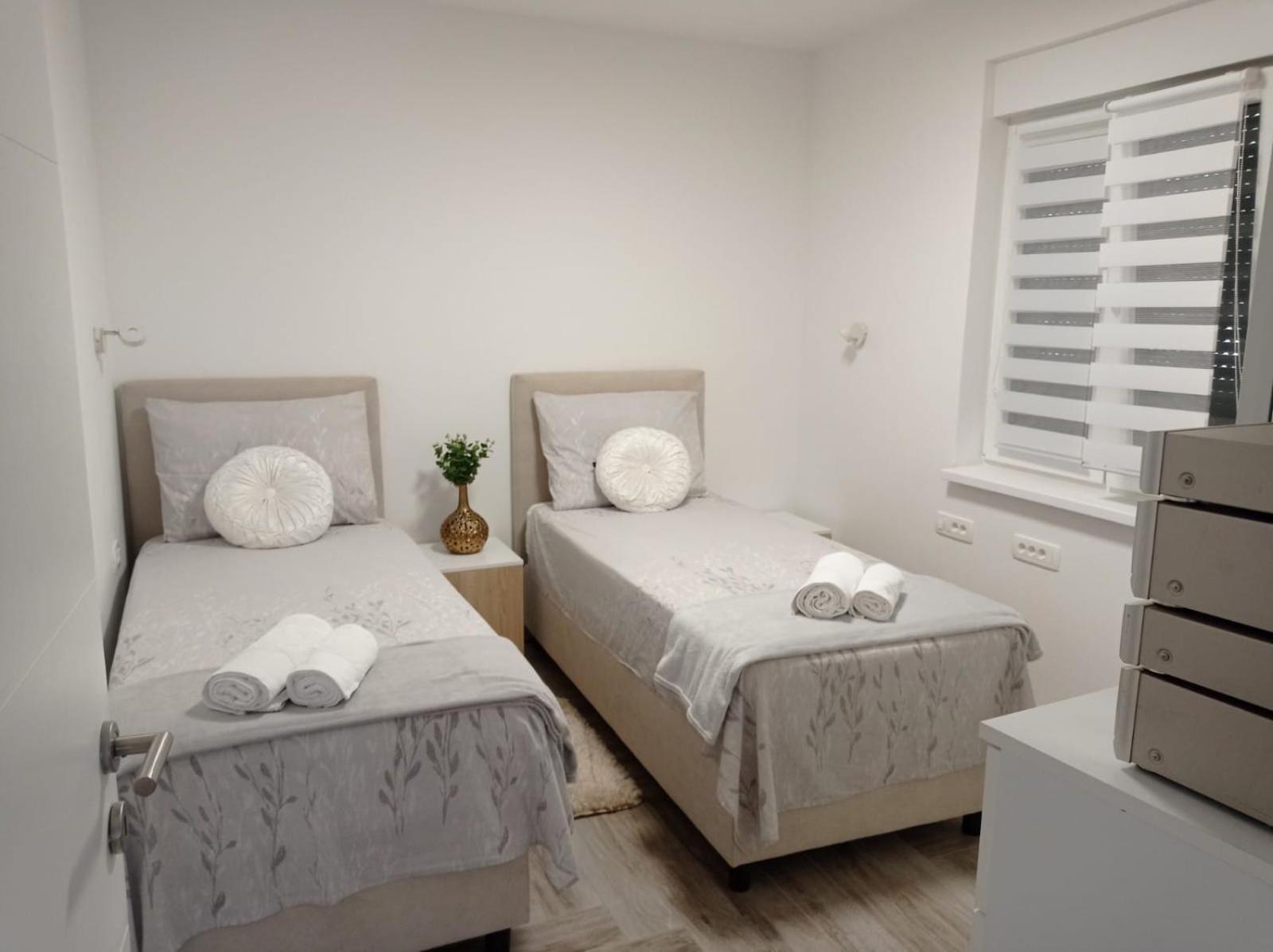 Villa S Vir Exteriér fotografie
